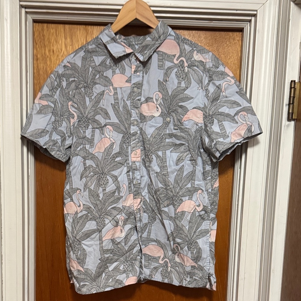 Anerican Eagle Flex Short Sleeved Button Up Blue w. Flamingos and Palm Tree L